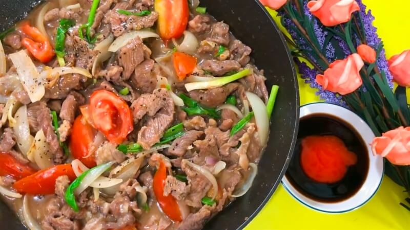 How to make fried beef with onion and tomato