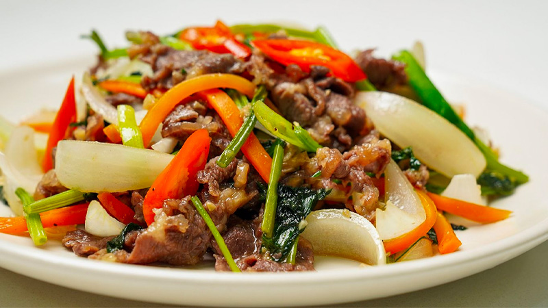 How to make stir-fried beef with carrots and onions