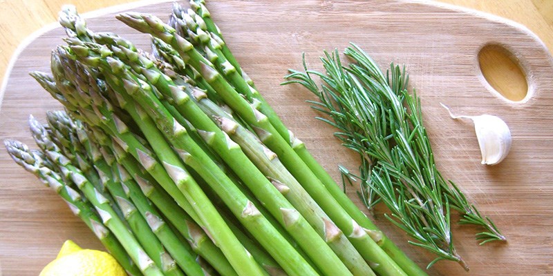 Asparagus contains HCN toxins that are harmful to nursing mothers