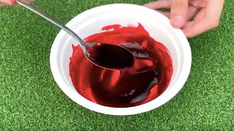 How to make fake blood to scare Halloween is extremely easy