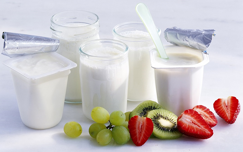 Like weight gain milk, yogurt is high in fat, protein, sugar and minerals such as calcium, vitamin C, vitamin D, zinc, etc., which can help children gain weight faster.