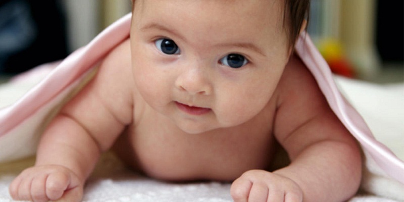Massage helps the baby to have a flexible and toned body.
