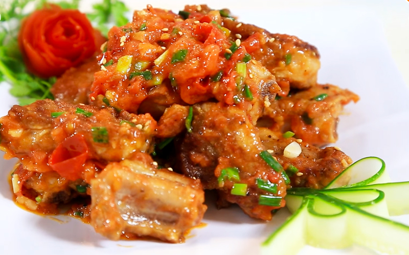 How to make sweet and sour fried ribs with delicious tomatoes