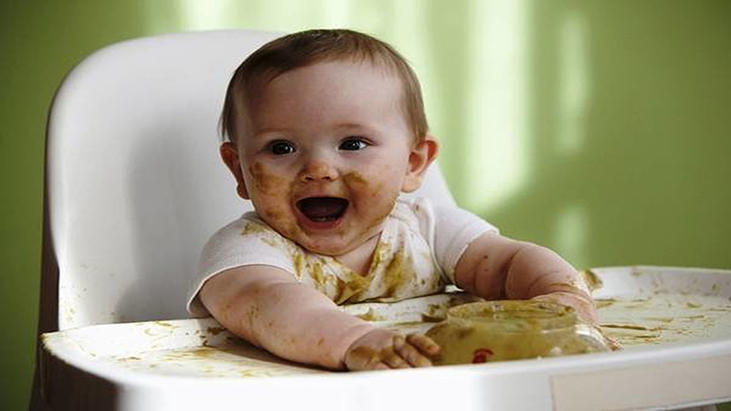 When starting to eat solid foods, mothers should give children separate foods to stimulate their taste