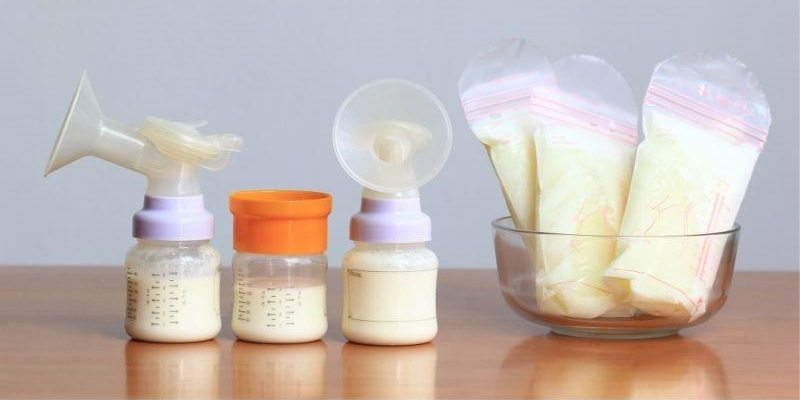 Use a special bag or bottle to store milk