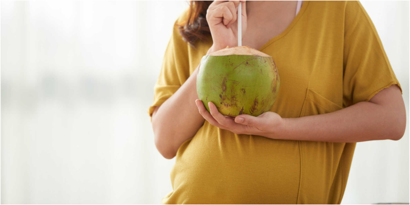 Coconut water contains many good nutrients for pregnant women 
