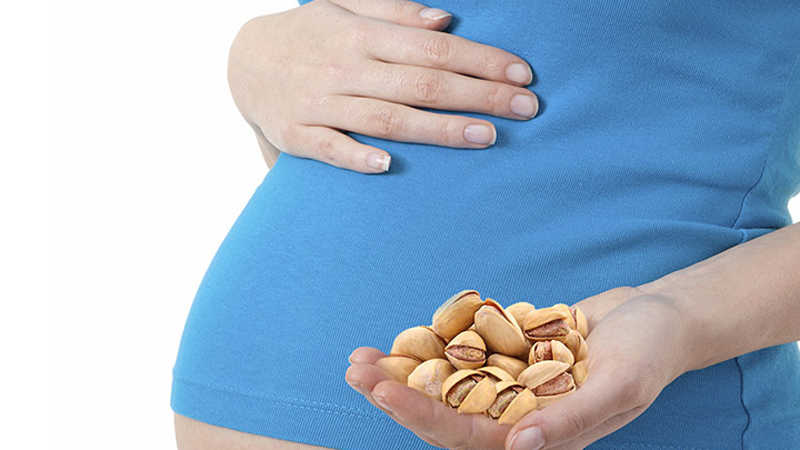 Pistachios provide many nutrients for pregnant mothers