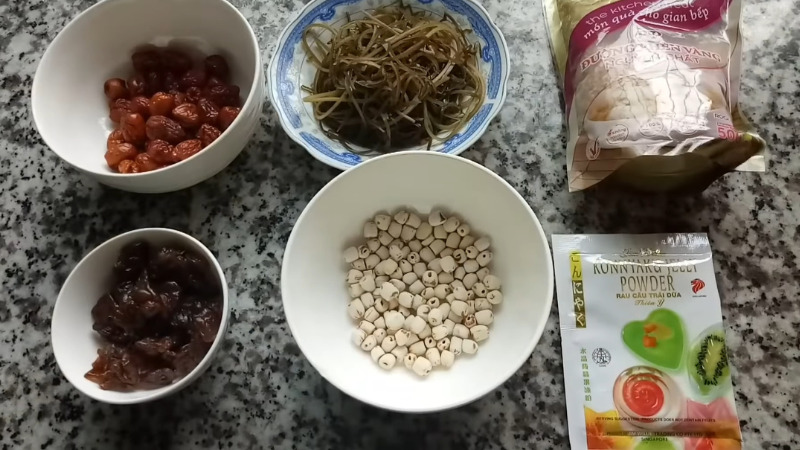 Ingredients for longan nutmeg tea, lotus seed, red apple