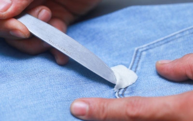 How to remove gum from clothes with ice
