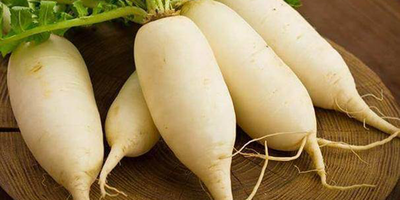 White radish contains Vitamin C, protein is essential nutrients, they are also very delicious