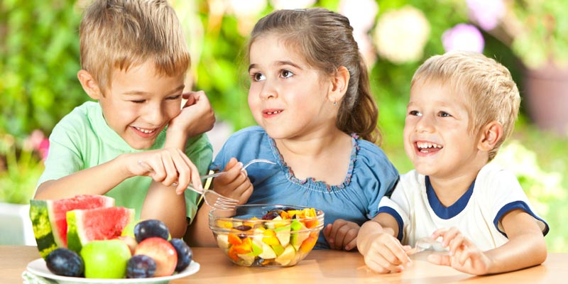 Regularly add green vegetables and fruits for children to the daily menu.