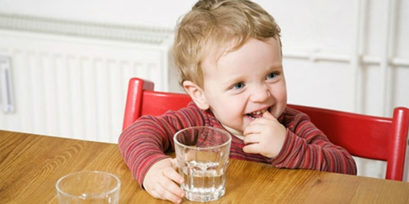 How much water should children drink a day?