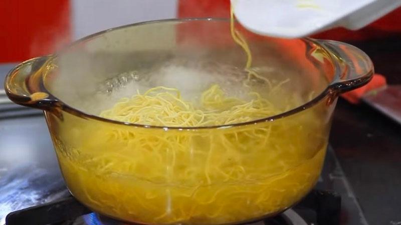 Prepare egg noodles