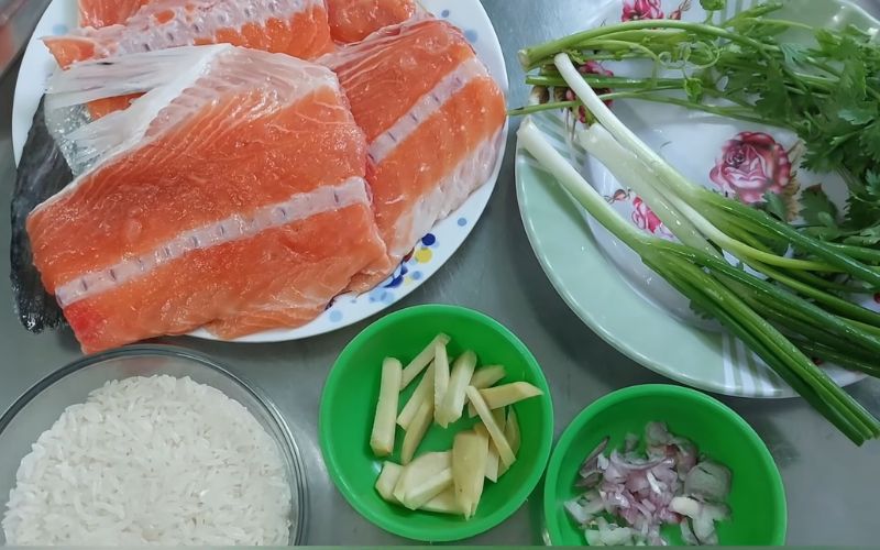 Ingredients for cooking salmon porridge for babies