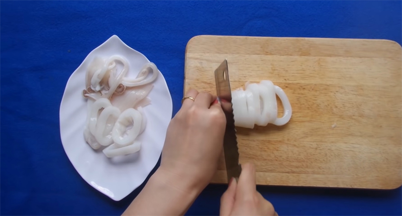 How to make delicious crispy fried squid, eat once and fall in love