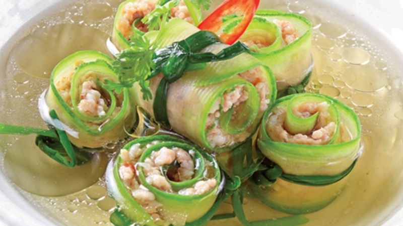 Zucchini rolls steamed fish with coconut water