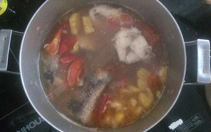 Cook delicious snakehead fish sour soup