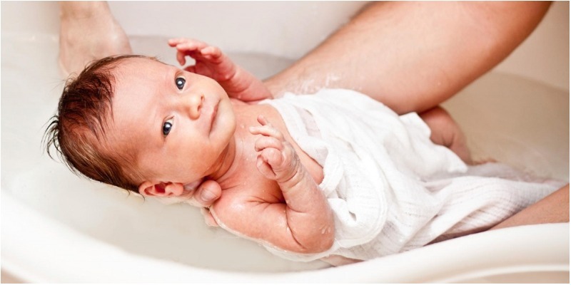 Do you need to bathe your baby often in winter?